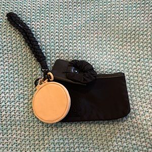 BEIS TRAVEL WRISTLET